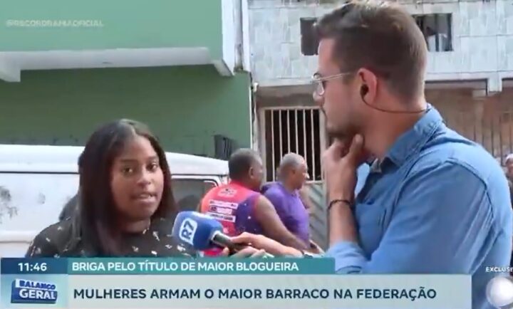 Repórter da Record Bahia viraliza após ser surpreendido com palavrão em entrevista ao vivo