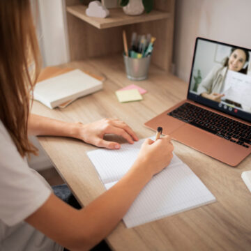 Mais da metade dos brasileiros usa YouTube como ferramenta de aprendizado, aponta pesquisa