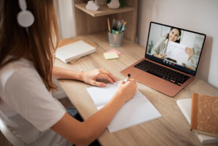 Mais da metade dos brasileiros usa YouTube como ferramenta de aprendizado, aponta pesquisa