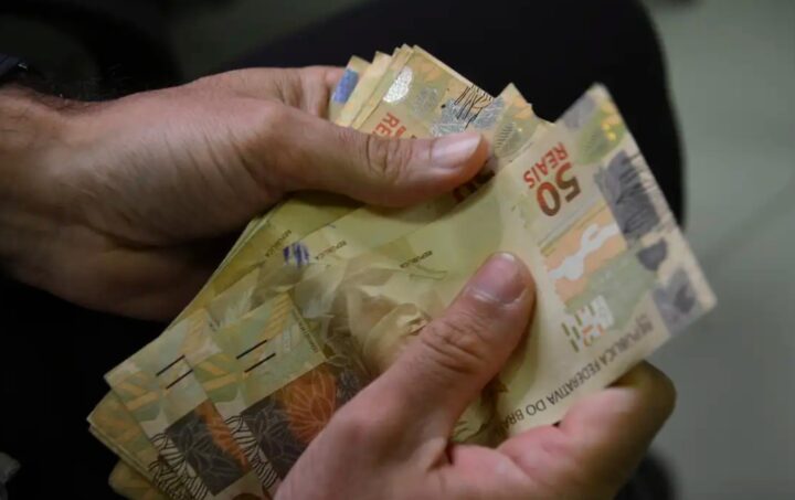 Salário mínimo deverá ser de R$ 1.631 em 2026, prevê Governo
