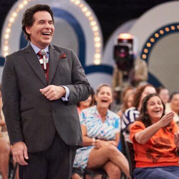 Filme sobre Silvio Santos estrelado por Leandro Hassum ganha trailer oficial; veja