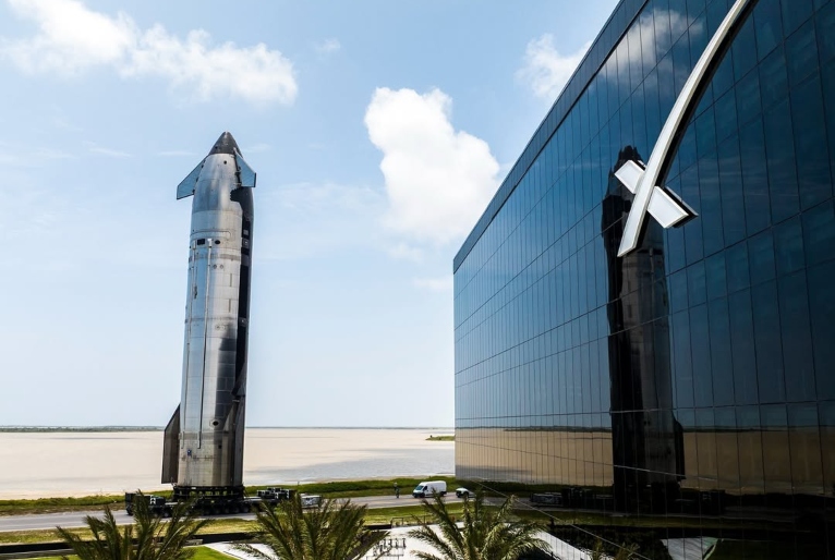 SpaceX conclui com sucesso 10º voo teste da Starship, maior nave espacial do mundo