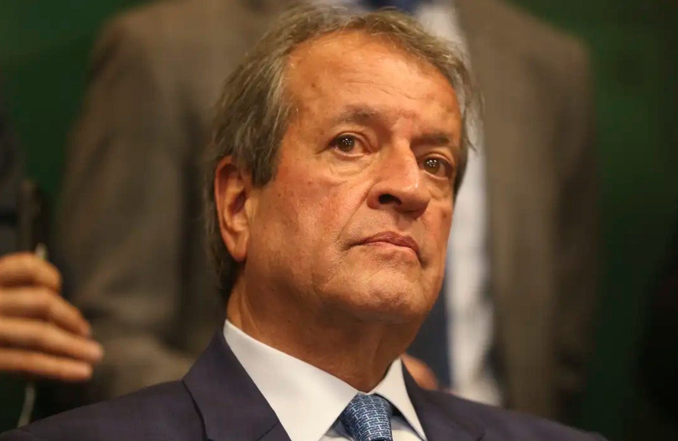 Moraes autoriza visita de Valdemar Costa Neto a Jair Bolsonaro