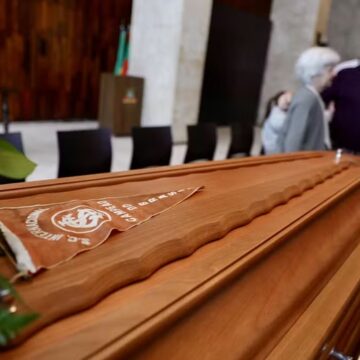 Corpo de Verissimo é velado na Assembleia Legislativa do Rio Grande do Sul