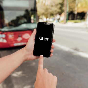 Uber passa a exigir verificação de identidade para passageiros no Brasil