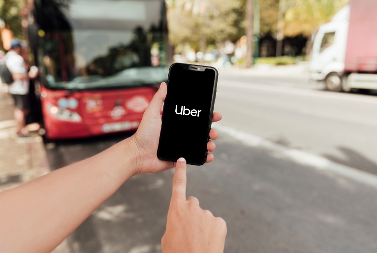Uber passa a exigir verificação de identidade para passageiros no Brasil