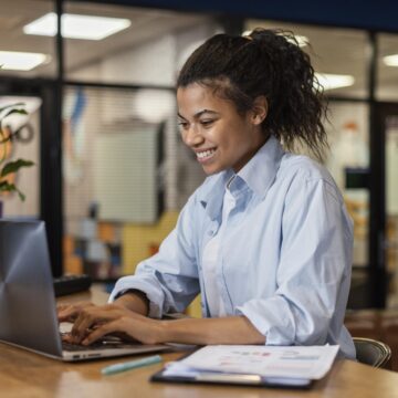 Participação de mulheres negras no mercado de trabalho cresce cerca de 18%