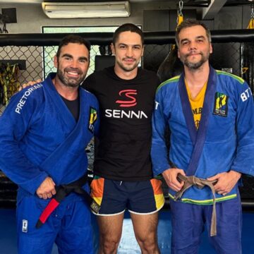 Wagner Moura posa com Gabriel Leone após treino de jiu-jitsu