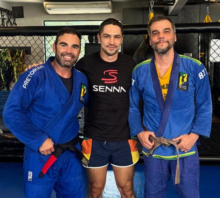 Wagner Moura posa com Gabriel Leone após treino de jiu-jitsu