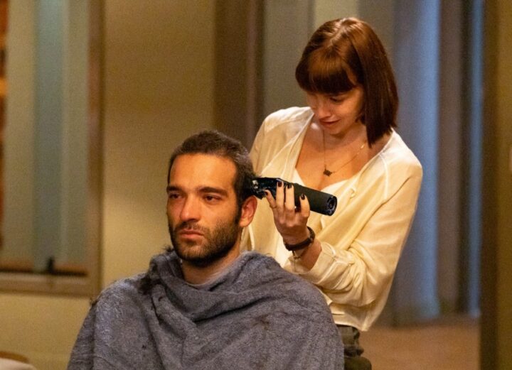 ‘Vale Tudo’: Solange raspa a cabeça de Afonso e se declara ao bilionário em momento emocionante