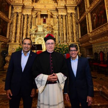 “Muito feliz de ver a comunidade católica reunida”, diz ACM Neto durante posse de novos cônegos na Catedral Basílica
