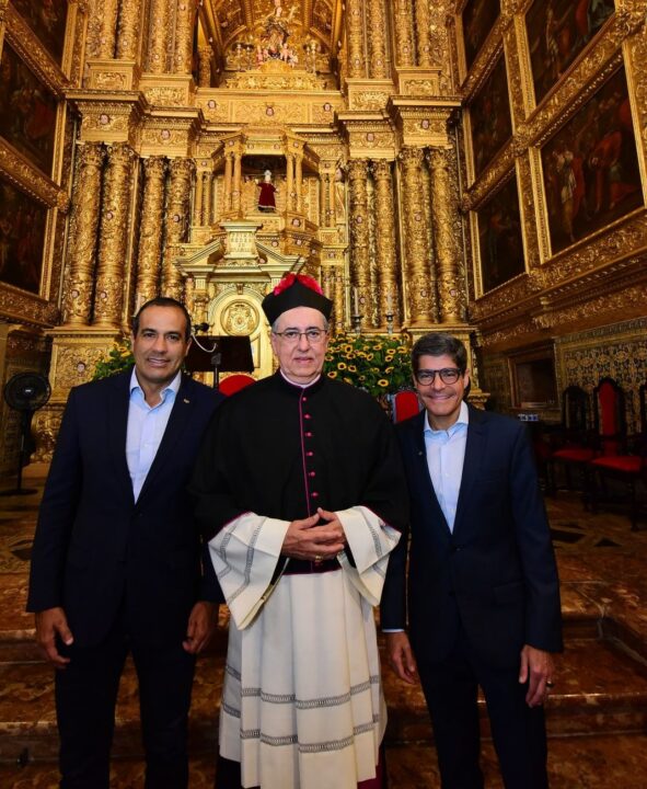 ‘Muito feliz de ver a comunidade católica reunida’, diz ACM Neto durante posse de novos cônegos na Catedral Basílica