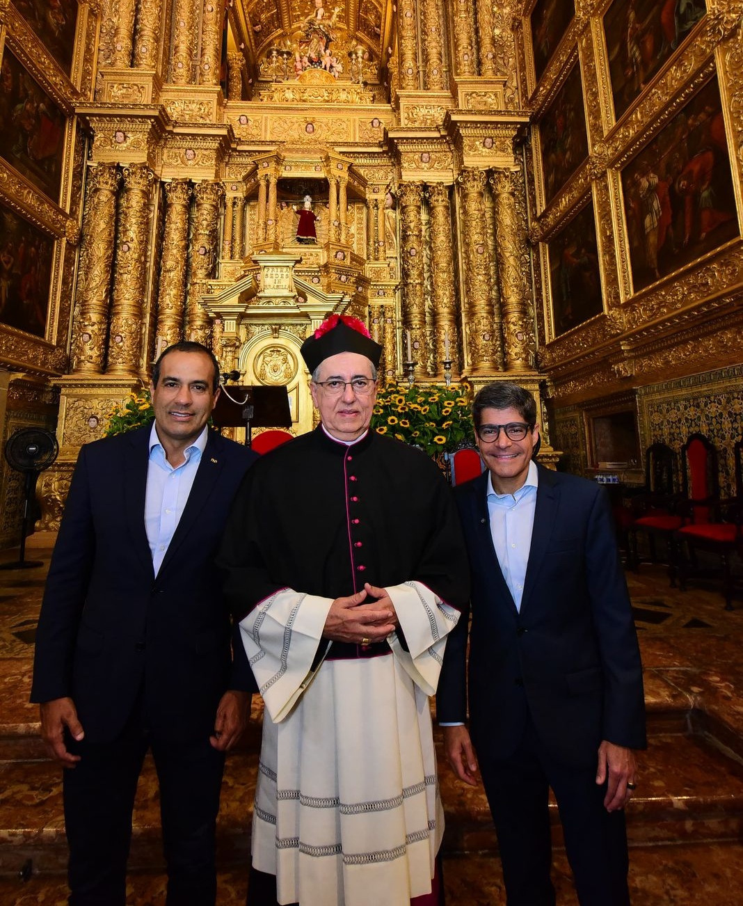 ‘Muito feliz de ver a comunidade católica reunida’, diz ACM Neto durante posse de novos cônegos na Catedral Basílica