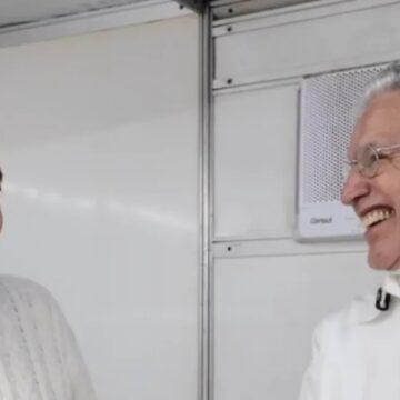 Caetano Veloso e Zeca Pagodinho Veloso trocam confidências sobre a vida de avô; veja vídeo