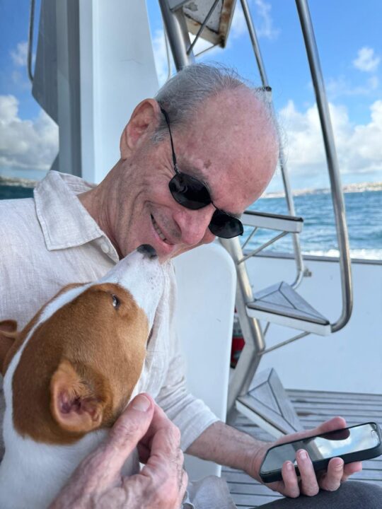 Aos 84 anos, Ney Matogrosso desembarca em Salvador para shows esgotados na Concha Acústica