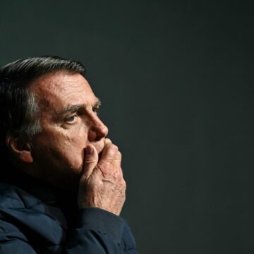 Jair Bolsonaro tem alteração na função renal e será reavaliado ao longo do dia, informa boletim médico