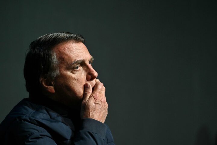 Jair Bolsonaro tem alteração na função renal e será reavaliado ao longo do dia, informa boletim médico