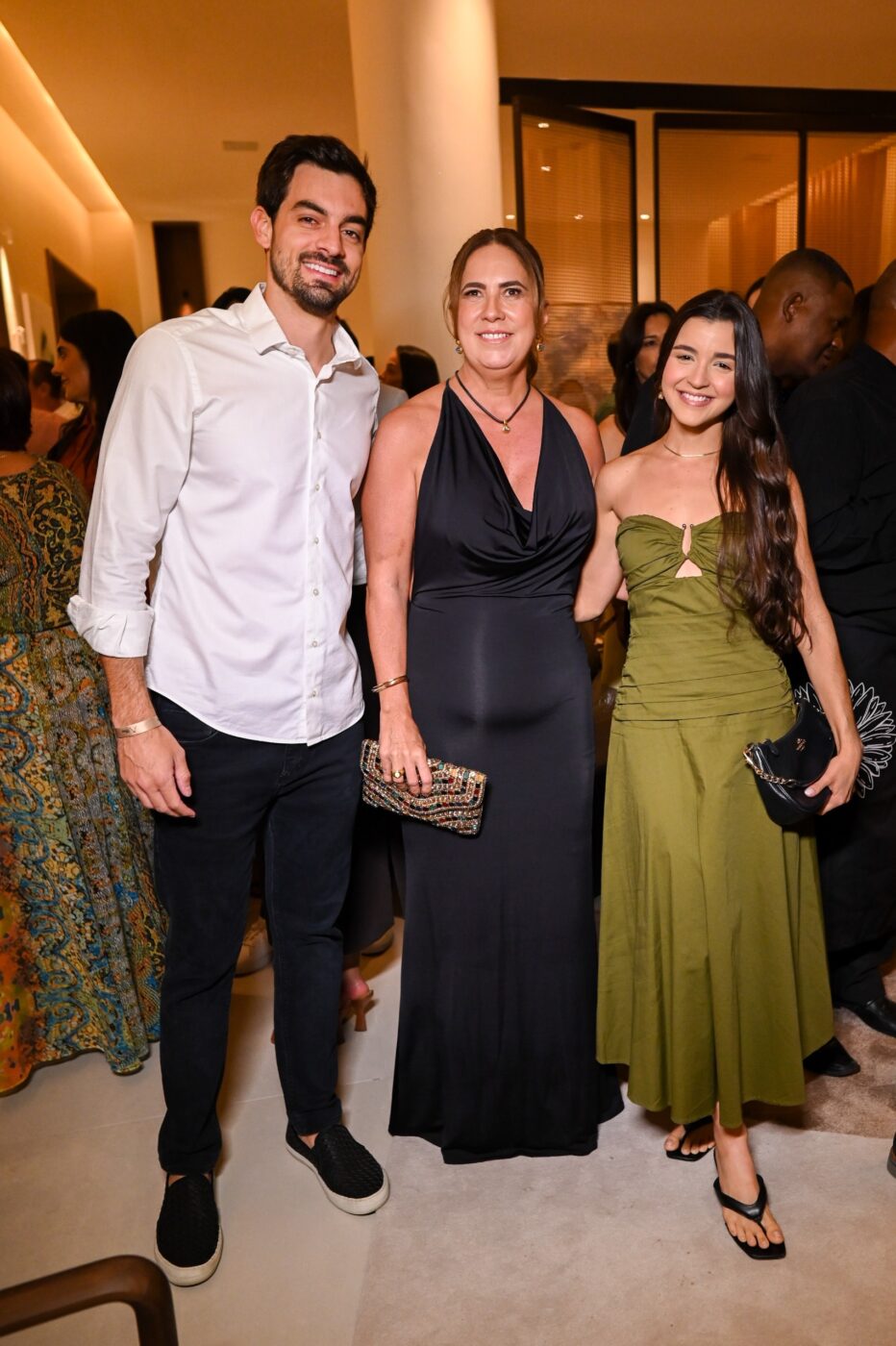 Vitor Coelho, Aline Cangussú e Beatriz Breda