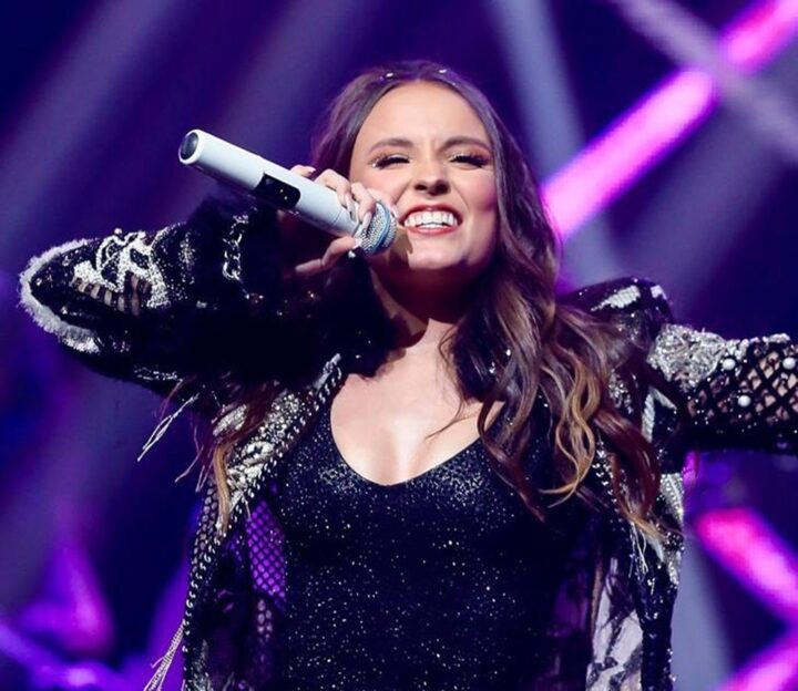 Larissa Manoela abre o coração e fala sobre retomar carreira de cantora