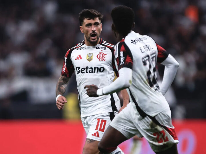 Flamengo vira sobre o Corinthians em Itaquera e abre 4 pontos na liderança. Confira lances e gols
