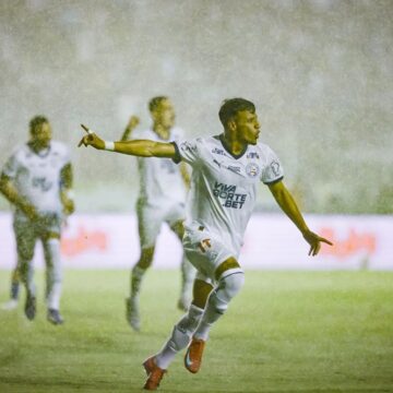 Bahia goleia Confiança e fica a um passo do quinto título da Copa do Nordeste; jogo final será na Fonte Nova