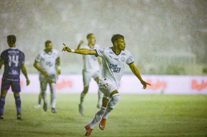 Bahia goleia Confiança e fica a um passo do quinto título da Copa do Nordeste; jogo final será na Fonte Nova
