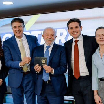 Professores terão carteira nacional com descontos e acesso a ferramentas de trabalho