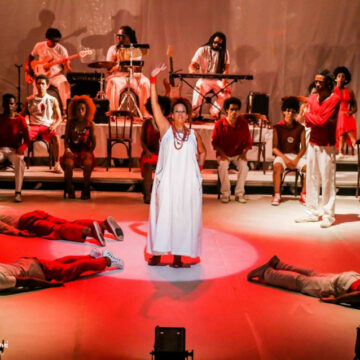 Bando de Teatro Olodum volta aos palcos de Salvador com o espetáculo “Erê”