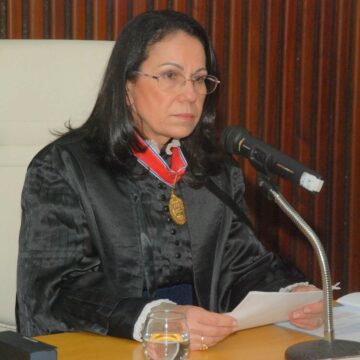 Primeira mulher a presidir o TJ-BA, Sílvia Zarif se aposenta após 44 anos de carreira