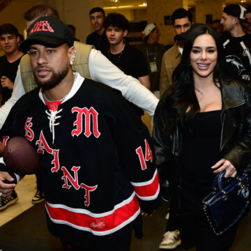 Neymar e Bruna Biancardi prestigiam jogo da NFL em São Paulo
