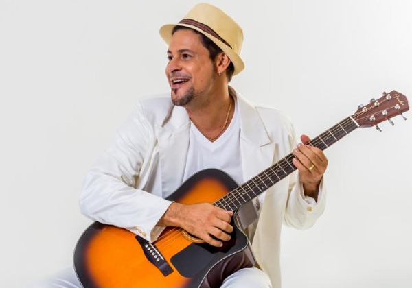 Edu Casanova estreia projeto ‘Stand Up Music’ no Teatro de Bolso em Lauro de Freitas
