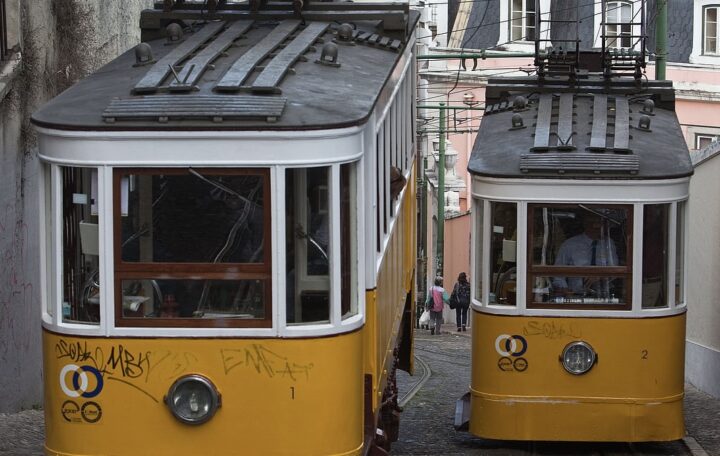 Elevador da Glória: história do bondinho turístico de Lisboa que foi cenário de acidente fatal