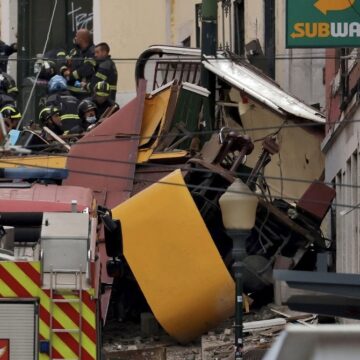 Sobe para 17 o número de mortos após descarrilamento do Elevador da Glória em Lisboa