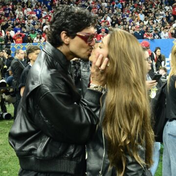 Após assumirem namoro na Bahia, Gabriel Medina e Isabella Arantes fazem primeira aparição pública juntos