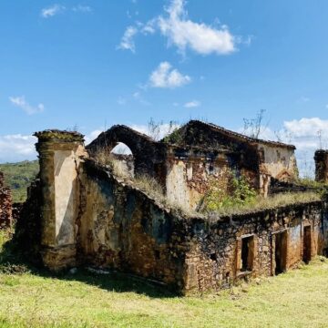 Risco de desabamento ameaça igreja histórica na Chapada Diamantina