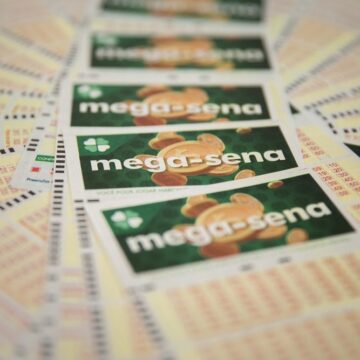 Mega-Sena sorteia prêmio de R$ 26,5 milhões; veja as dezenas