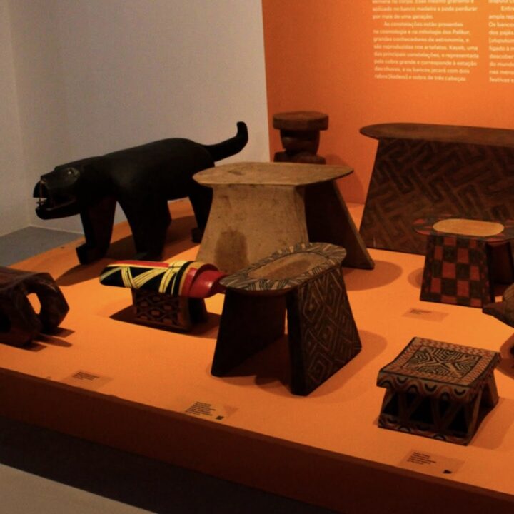 Últimos dias! Exposição de bancos indígenas revela riqueza cultural de 39 etnias no Museu de Arte da Bahia