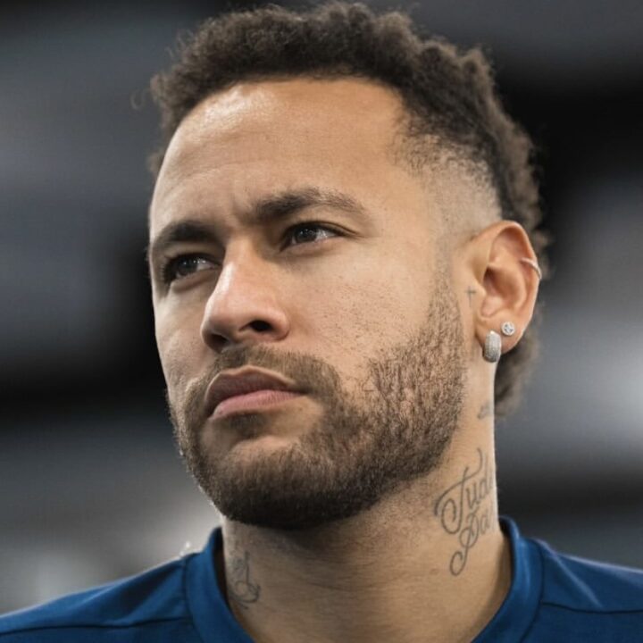 Equipe de Neymar anuncia medidas judiciais após acusações de dependência química