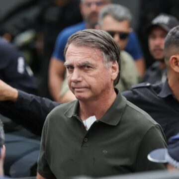 Saúde de Bolsonaro se agrava e família avalia nova ida ao hospital