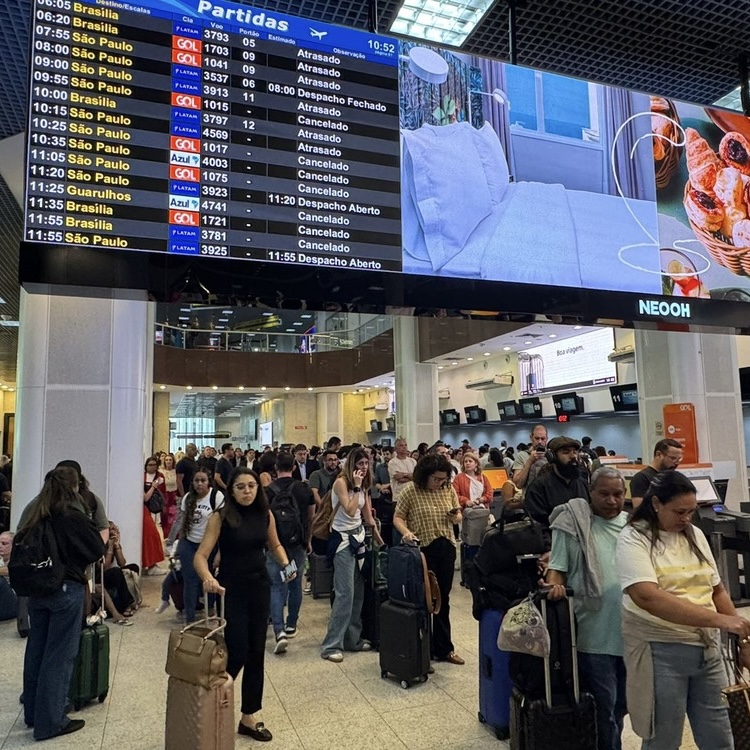 Aeroporto Santos Dumont reabre pista após 12 horas de paralisação