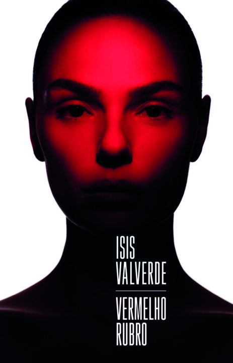 “Um livro que sangra”: Isis Valverde lança coletânea de poemas autorais com confissões líricas e intensidade emocional