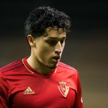Kike Saverio, atacante formado no Barcelona, chega para reforçar o Vitória