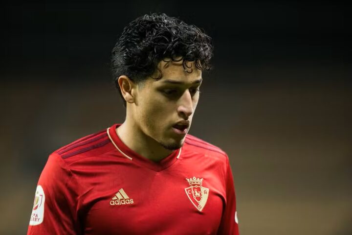 Kike Saverio, atacante formado no Barcelona, chega para reforçar o Vitória