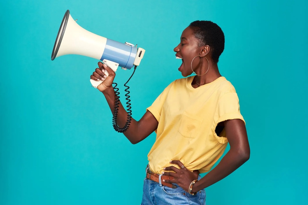 Estudo aponta crescimento de mulheres e negros em campanhas digitais, mas alerta para estereótipos e grupos sub representados