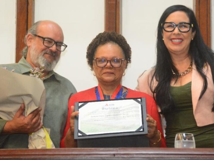 Reitora da UFSB, Joana Angélica Guimarães recebe Comenda 2 de Julho