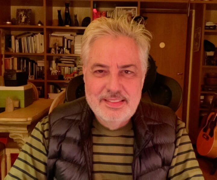 Viúvo de Rita Lee, Roberto de Carvalho encanta público ao mostrar novo membro da família: ‘Fui premiado pelo Universo’