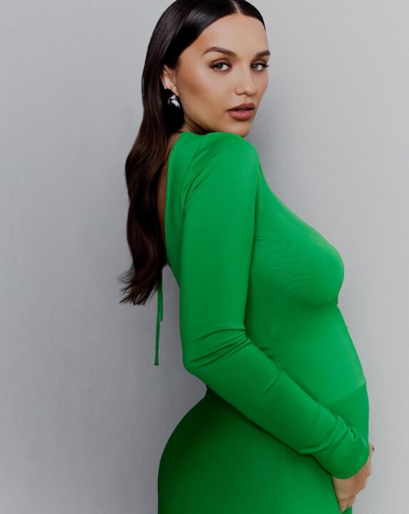 Grávida do cantor Nattan, Rafa Kalimann revela decisão sobre o nome da filha