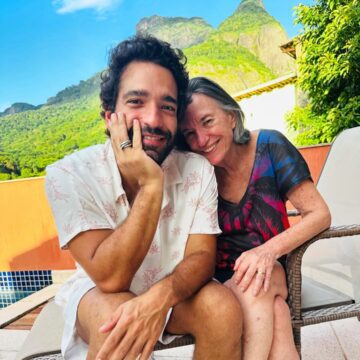 Humberto Carrão homenageia a mãe em data especial: “Gaiatice”