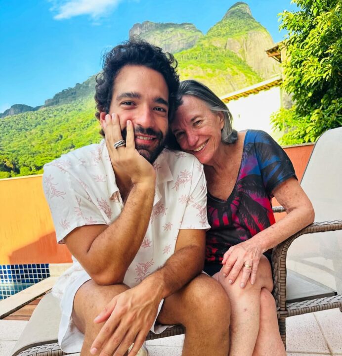 Humberto Carrão homenageia a mãe em data especial: “Gaiatice”