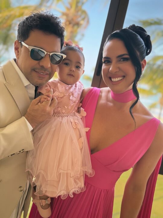 Filha de Graciele Lacerda e Zezé di Camargo esbanja fofura em casamento no Nordeste